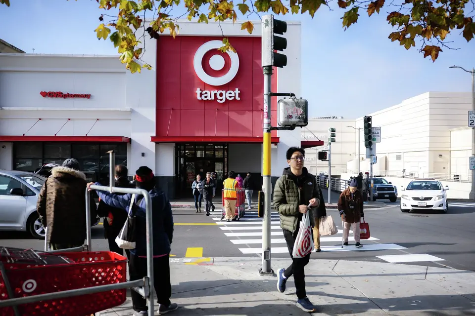 What retail stores are open Christmas Eve? See hours for Kohl's, TJ Maxx, more