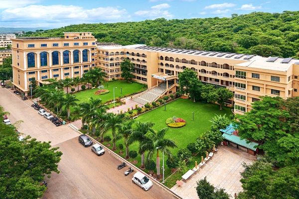MIT-WPU posts strong placement growth amid market uncertainty; 730+ recruiters, 220 students secure ₹10 LPA+ offers