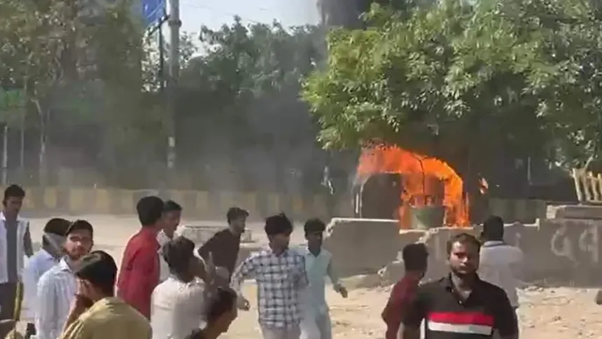 Noida Workers Protest Turns Violent, Arson and Clashes Reported in Industrial Areas