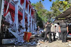 Indonesia Earthquake Triggers Tsunami Warning, Buildings Damaged and Panic Spreads