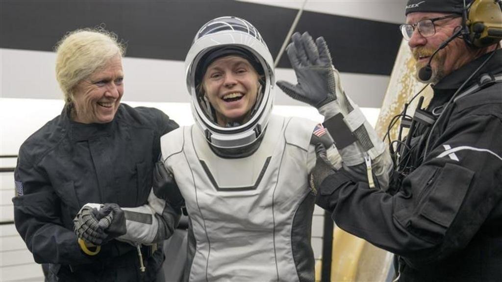 ISS Astronauts Return to Earth After First-Ever Medical Evacuation From Space Station